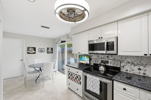 5743 Lakeview Mews Drive, Boynton Beach, FL 33437