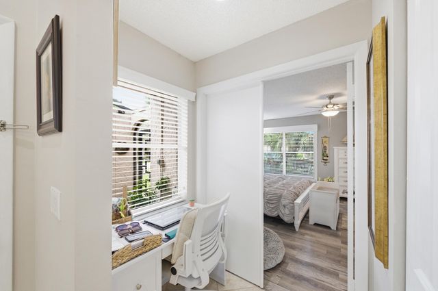 5743 Lakeview Mews Drive, Boynton Beach, FL 33437