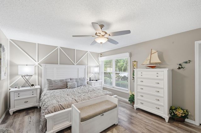 5743 Lakeview Mews Drive, Boynton Beach, FL 33437