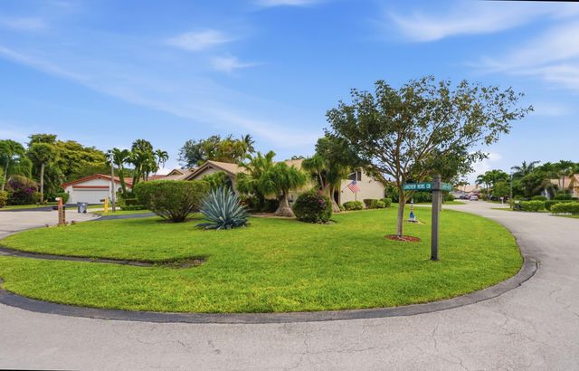 5743 Lakeview Mews Drive, Boynton Beach, FL 33437