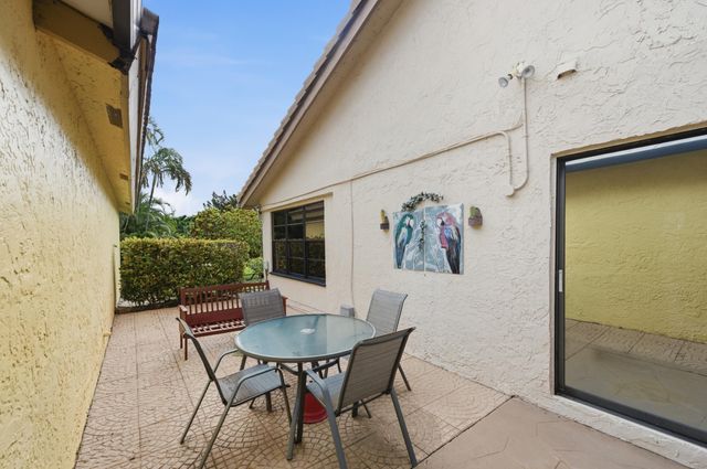 5743 Lakeview Mews Drive, Boynton Beach, FL 33437