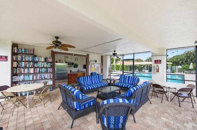5743 Lakeview Mews Drive, Boynton Beach, FL 33437