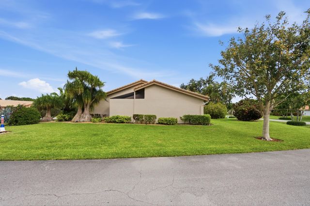 5743 Lakeview Mews Drive, Boynton Beach, FL 33437