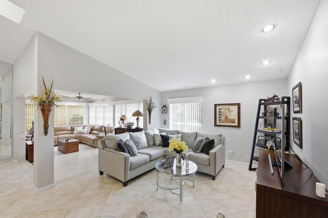 5743 Lakeview Mews Drive, Boynton Beach, FL 33437