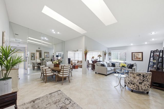 5743 Lakeview Mews Drive, Boynton Beach, FL 33437