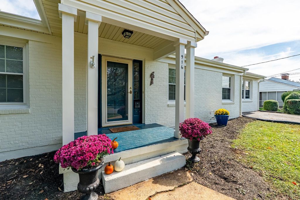 916 Sanhill Drive, Lynchburg, VA 24502