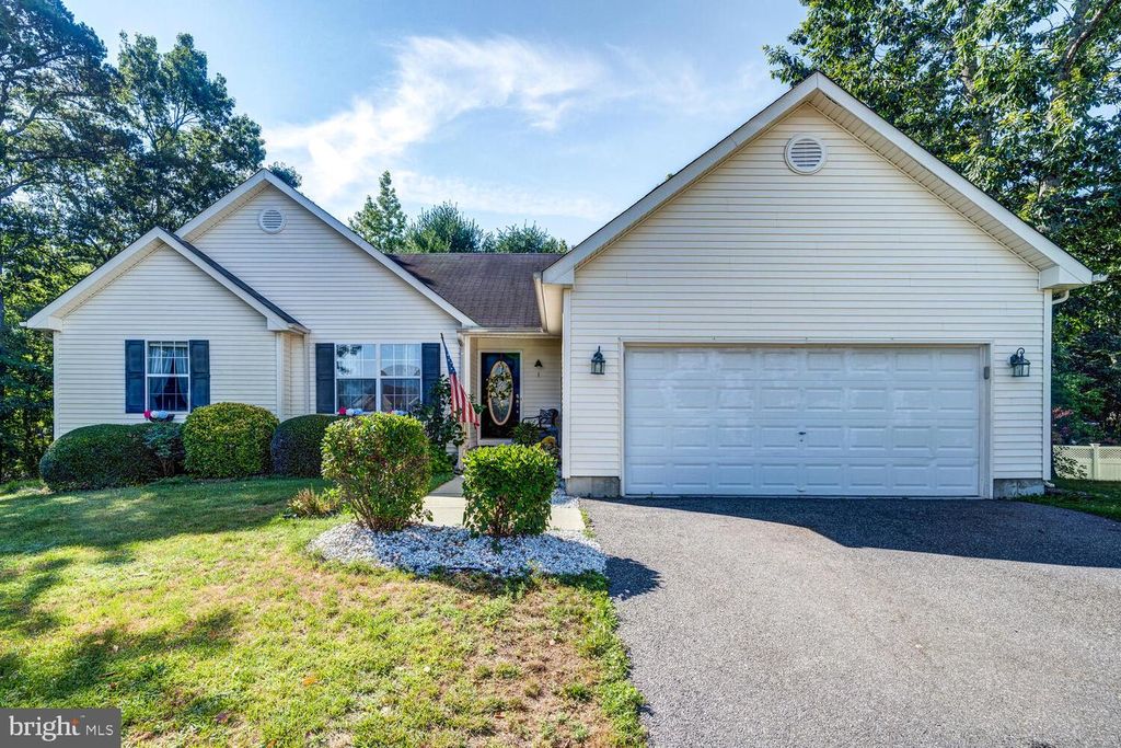 1 FALKINBURG DR, Tuckerton, NJ 08087