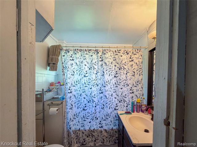 3916 Mackinaw Street, Saginaw, MI 48602