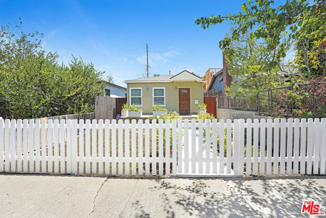 2050 Walgrove Avenue, Los Angeles, CA 90066
