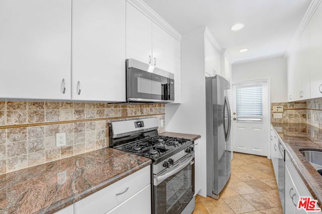 2050 Walgrove Avenue, Los Angeles, CA 90066