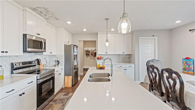 3813 SW Maryville Place, Lee's Summit, MO 64082