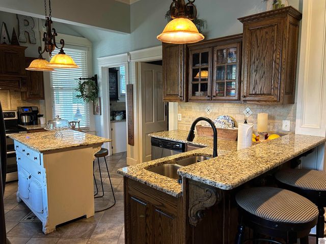 1208 Shelby McCallum Dr, Benton, KY 42025