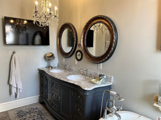 1208 Shelby McCallum Dr, Benton, KY 42025