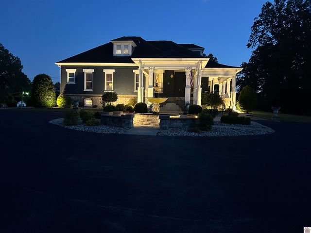 1208 Shelby McCallum Dr, Benton, KY 42025