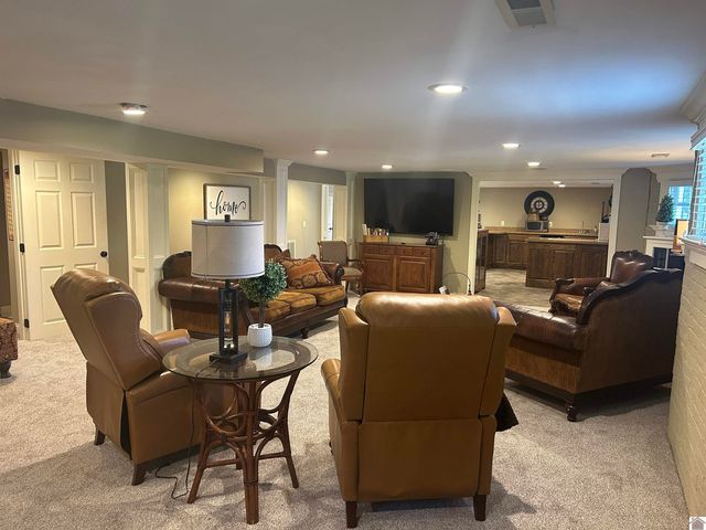 1208 Shelby McCallum Dr, Benton, KY 42025