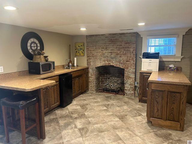 1208 Shelby McCallum Dr, Benton, KY 42025