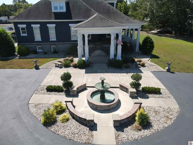 1208 Shelby McCallum Dr, Benton, KY 42025