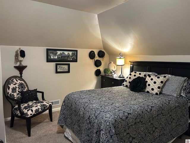 1208 Shelby McCallum Dr, Benton, KY 42025