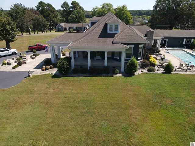 1208 Shelby McCallum Dr, Benton, KY 42025