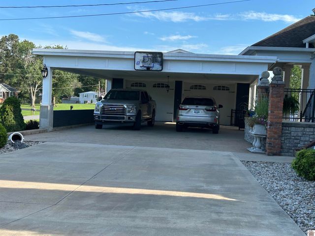 1208 Shelby McCallum Dr, Benton, KY 42025