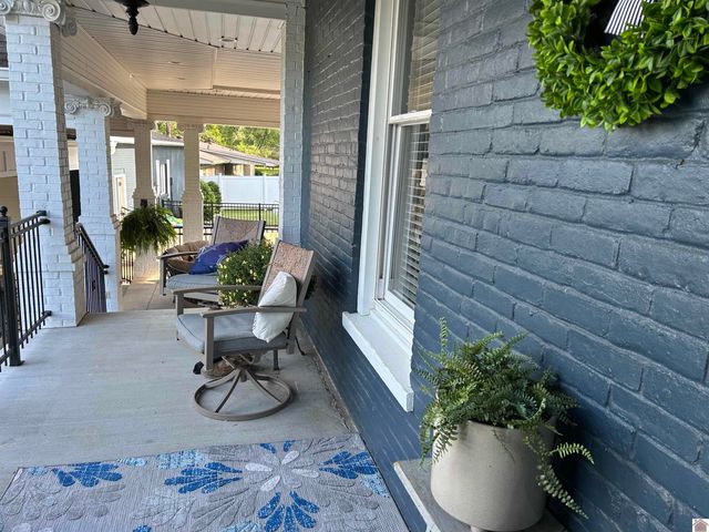 1208 Shelby McCallum Dr, Benton, KY 42025