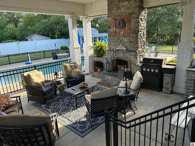 1208 Shelby McCallum Dr, Benton, KY 42025