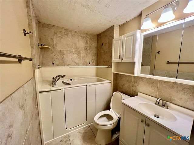 1506 Golf Course Road, Gatesville, TX 76528