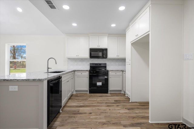 443 Harmony St., Tyler, TX 75702