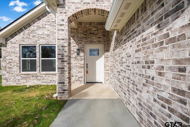 443 Harmony St., Tyler, TX 75702