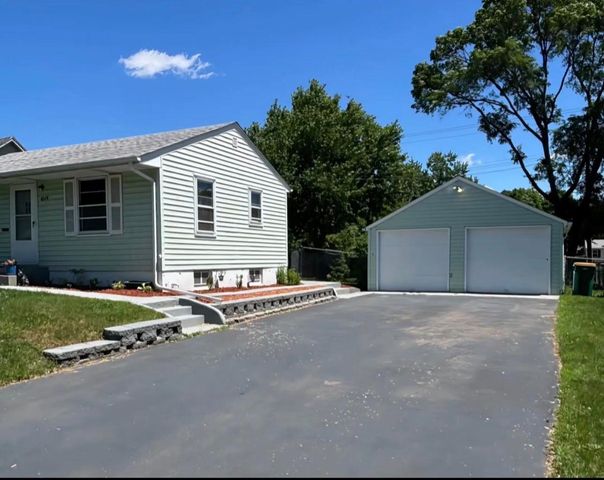8519 Stevens Avenue S, Bloomington, MN 55420