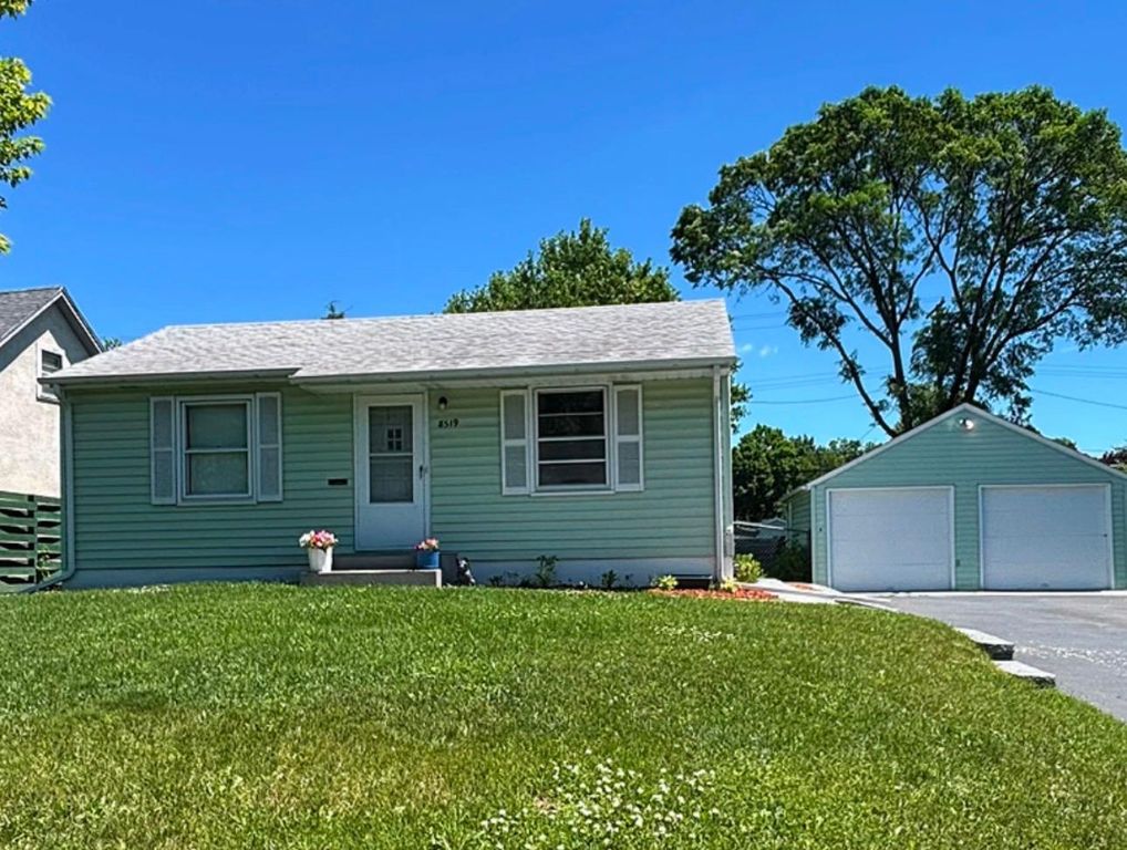 8519 Stevens Avenue S, Bloomington, MN 55420