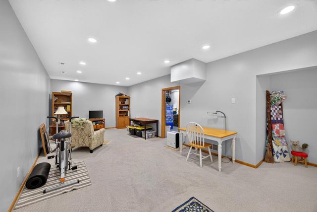 1008 Golfers Court SE, Rochester, MN 55904