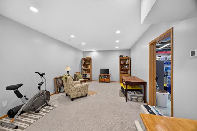 1008 Golfers Court SE, Rochester, MN 55904