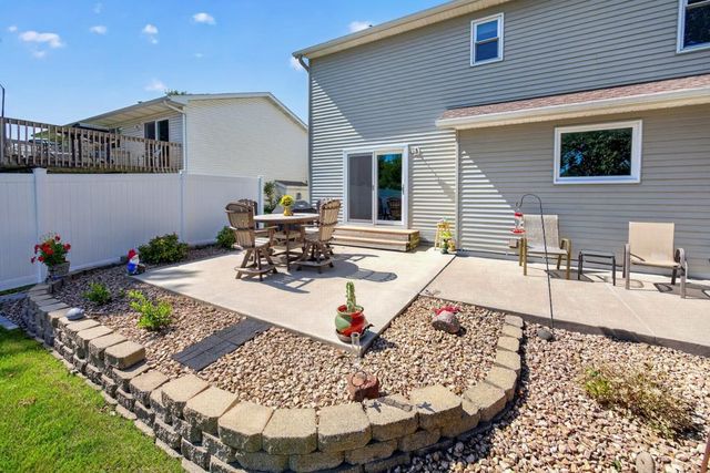 1008 Golfers Court SE, Rochester, MN 55904