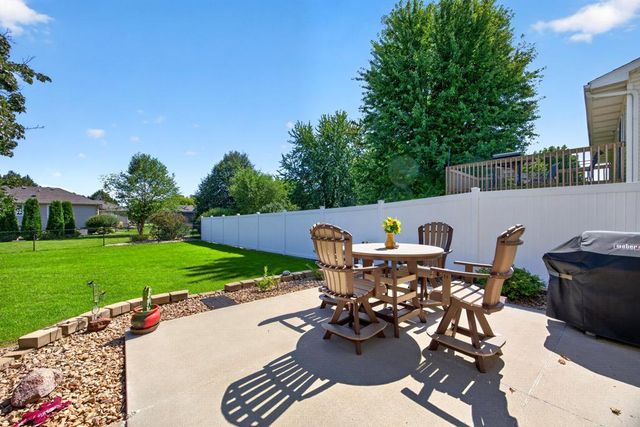 1008 Golfers Court SE, Rochester, MN 55904