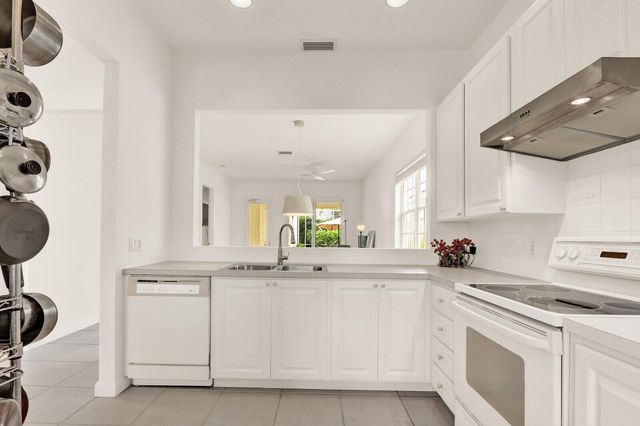 216 Juniper Way, Jupiter, FL 33458