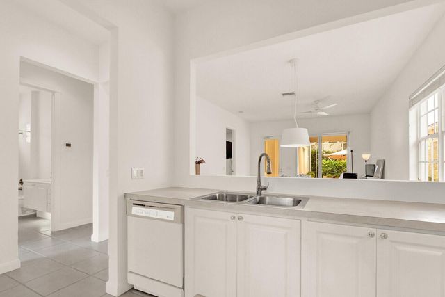 216 Juniper Way, Jupiter, FL 33458