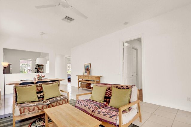 216 Juniper Way, Jupiter, FL 33458