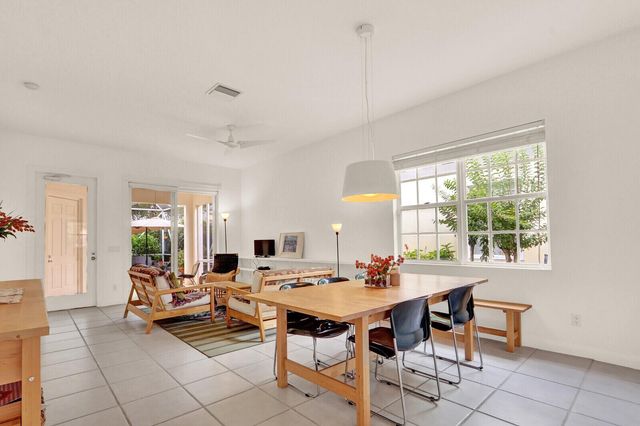 216 Juniper Way, Jupiter, FL 33458