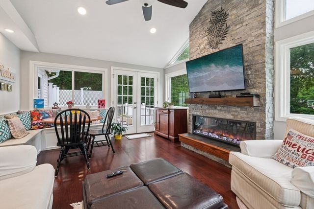 345 Raleigh Tavern Ln, North Andover, MA 01845