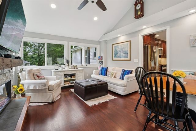 345 Raleigh Tavern Ln, North Andover, MA 01845