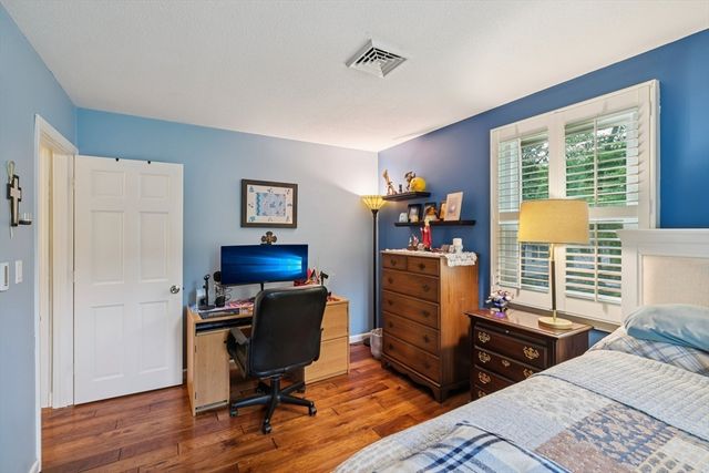 345 Raleigh Tavern Ln, North Andover, MA 01845