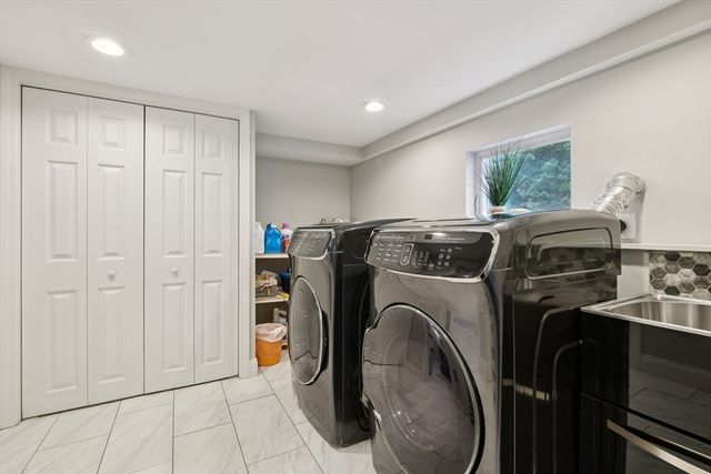 345 Raleigh Tavern Ln, North Andover, MA 01845