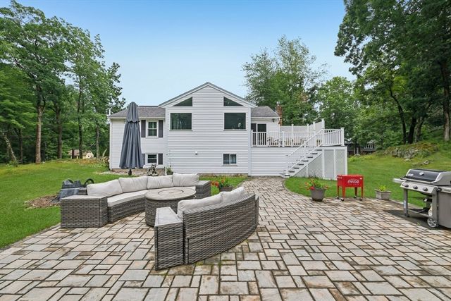 345 Raleigh Tavern Ln, North Andover, MA 01845