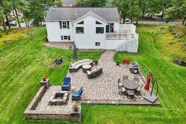 345 Raleigh Tavern Ln, North Andover, MA 01845
