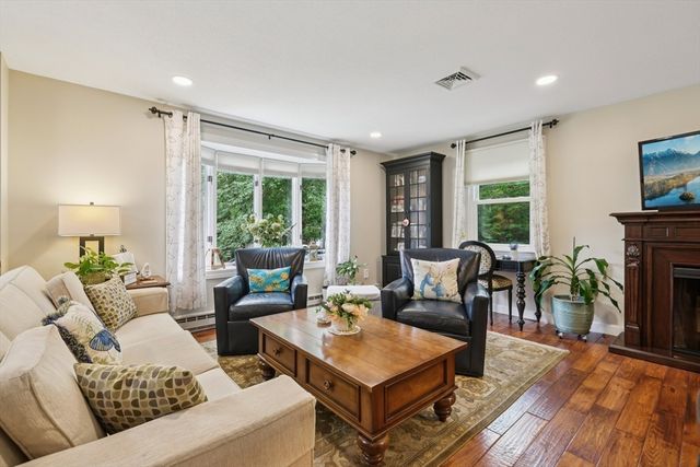 345 Raleigh Tavern Ln, North Andover, MA 01845