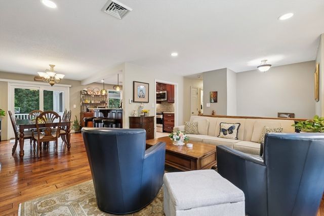 345 Raleigh Tavern Ln, North Andover, MA 01845