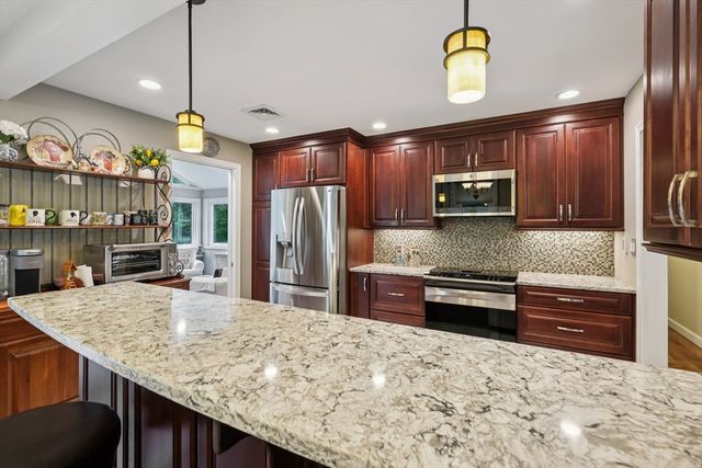 345 Raleigh Tavern Ln, North Andover, MA 01845