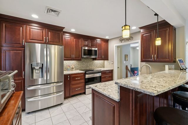 345 Raleigh Tavern Ln, North Andover, MA 01845