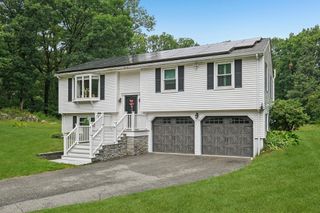 345 Raleigh Tavern Ln, North Andover, MA 01845